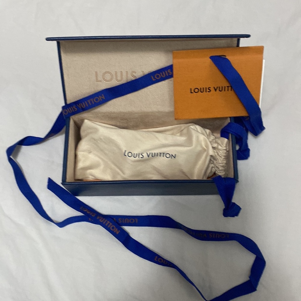 Louis Vuitton sunglasses - Picture 2 of 4